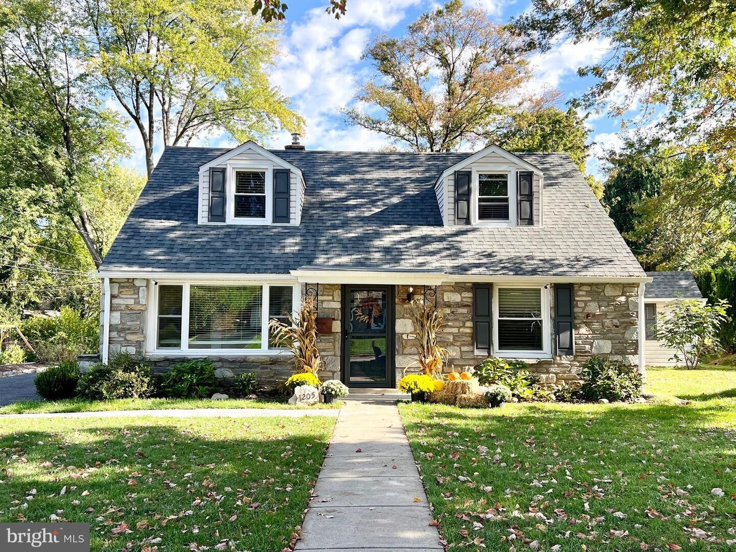 Property Photo:  1205 Larchwood Road  PA 19031