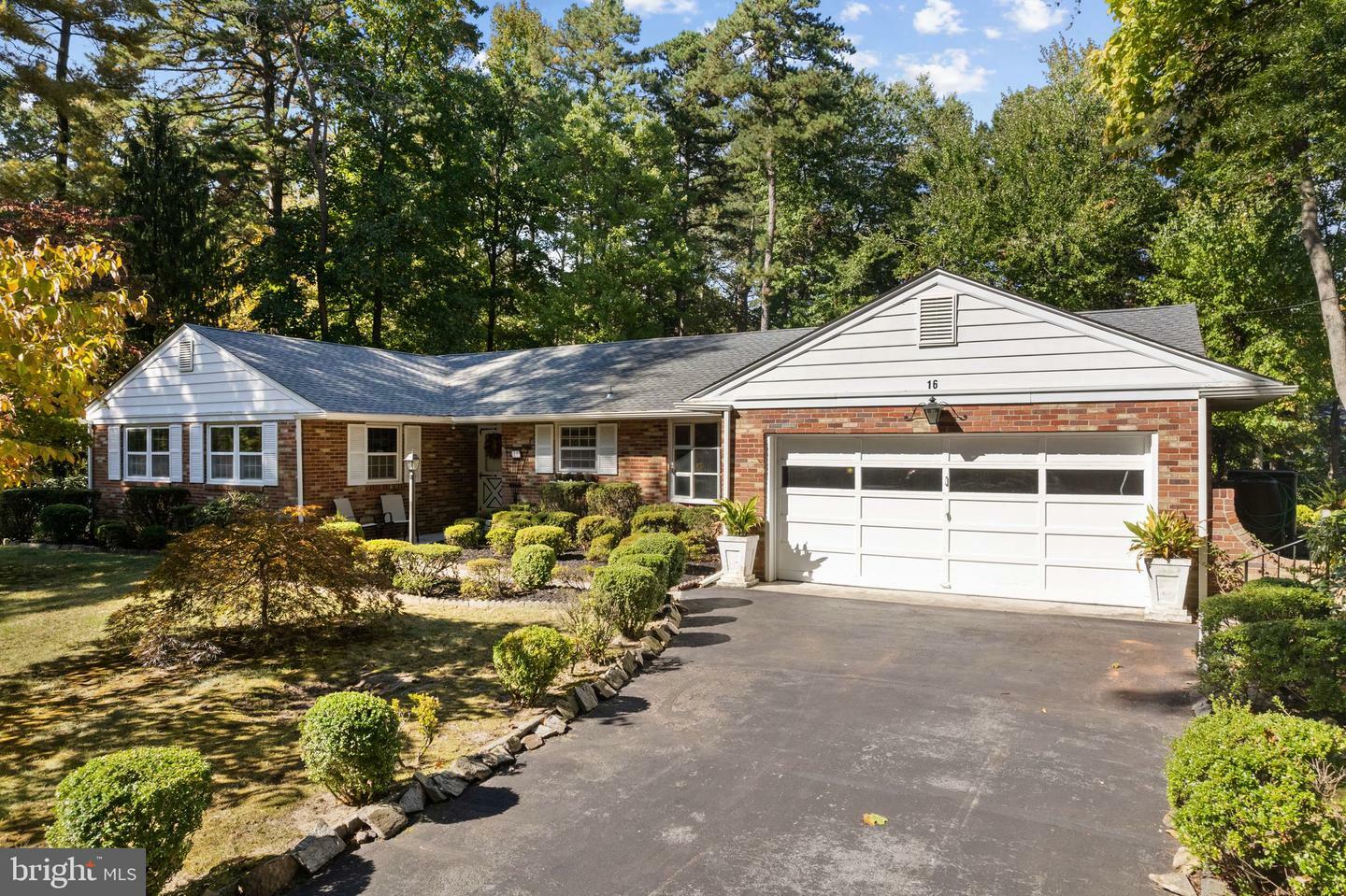 Property Photo:  16 Indian King Drive  NJ 08003 