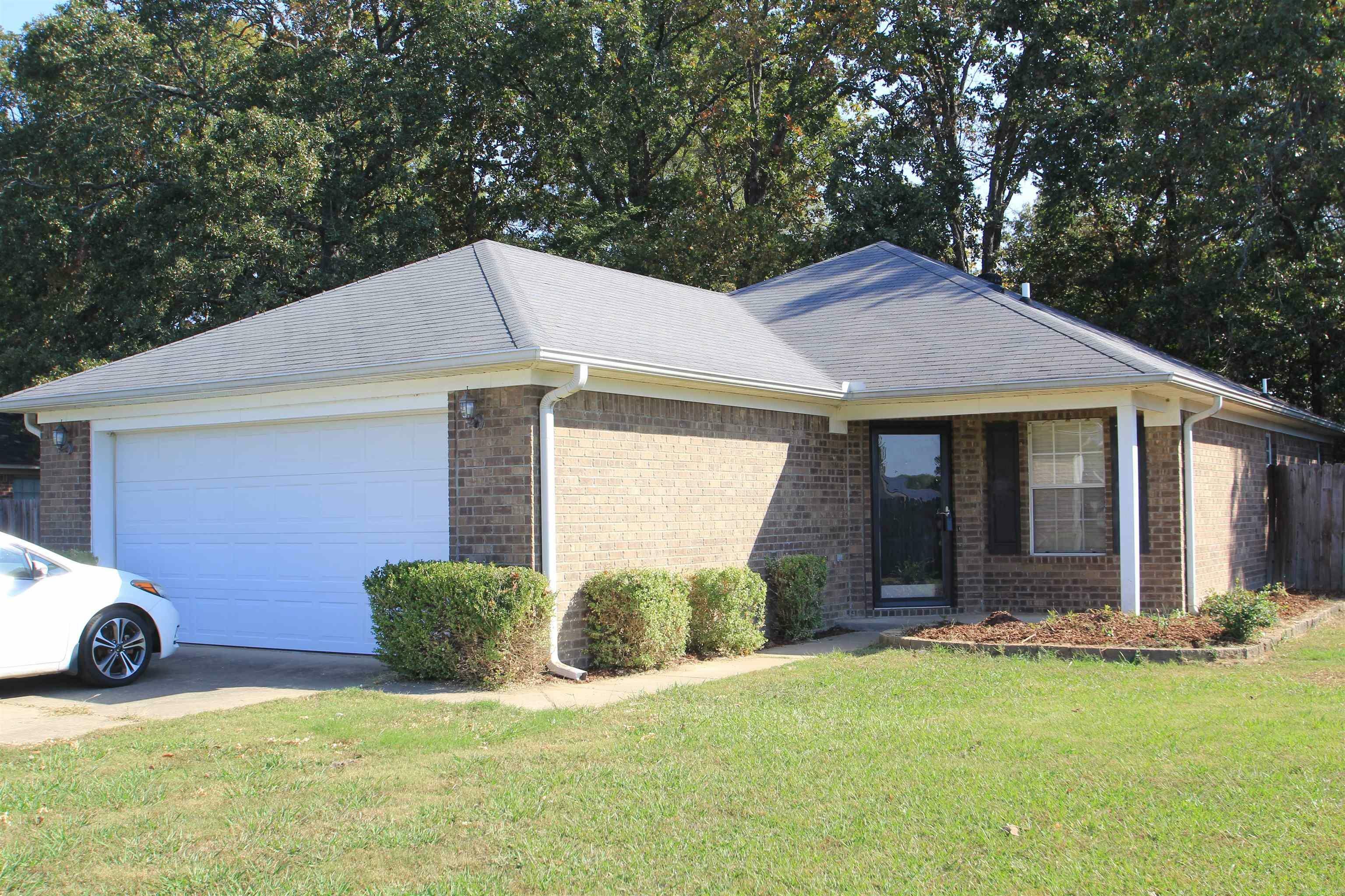 Property Photo:  300 Shenandoah Drive  AR 72032-8773 