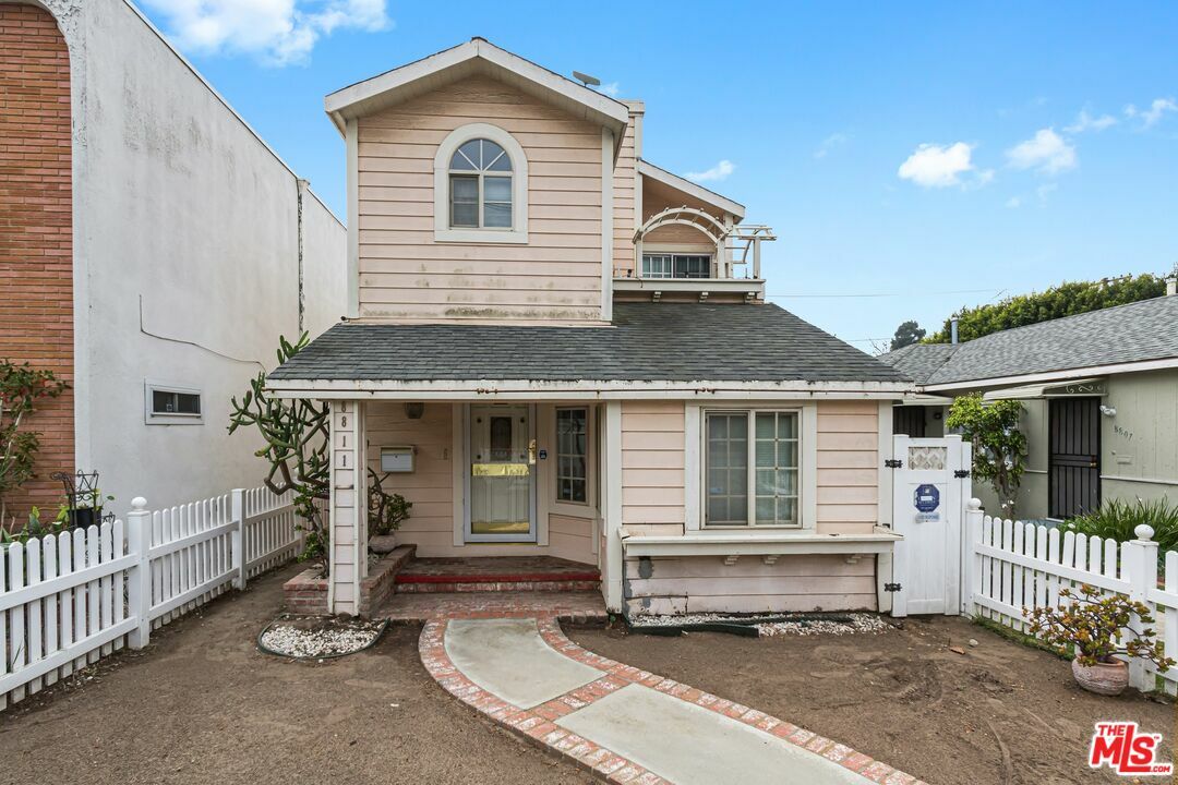 Property Photo:  8811   Pershing Dr  CA 90293 