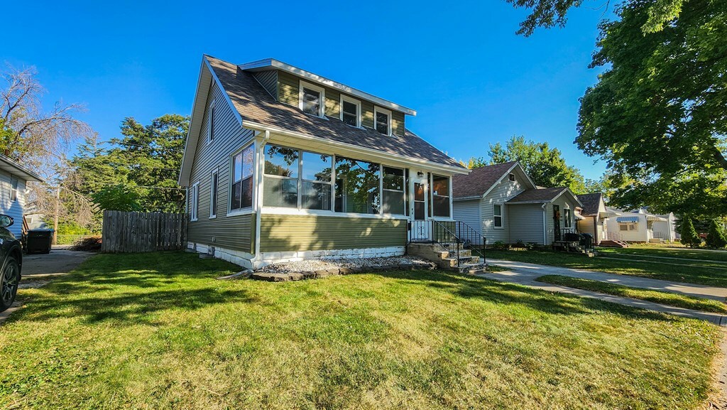 Property Photo:  2030 Highland Park Ave  IA 50501 