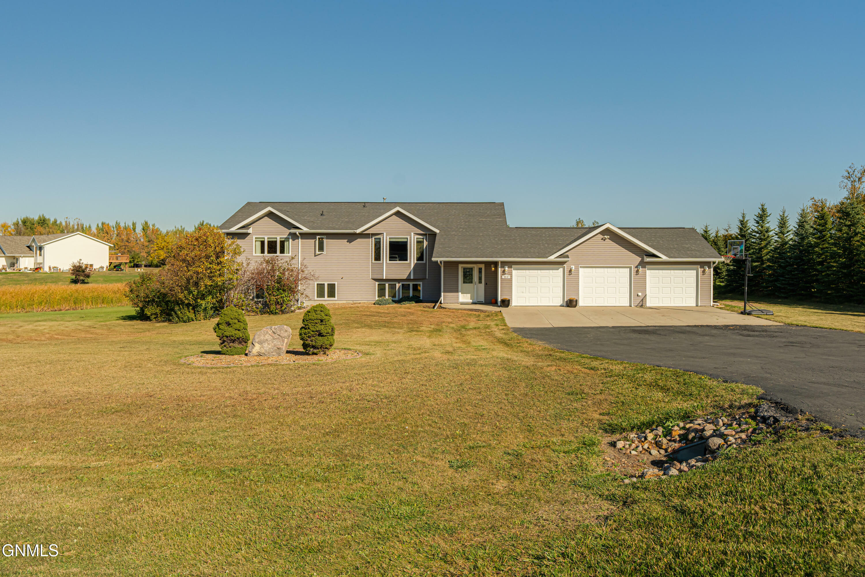 Property Photo:  5510 Country Creek Drive  ND 58503 