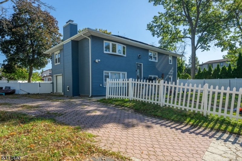 Property Photo:  51 Woodcliff Ave  NJ 07424 