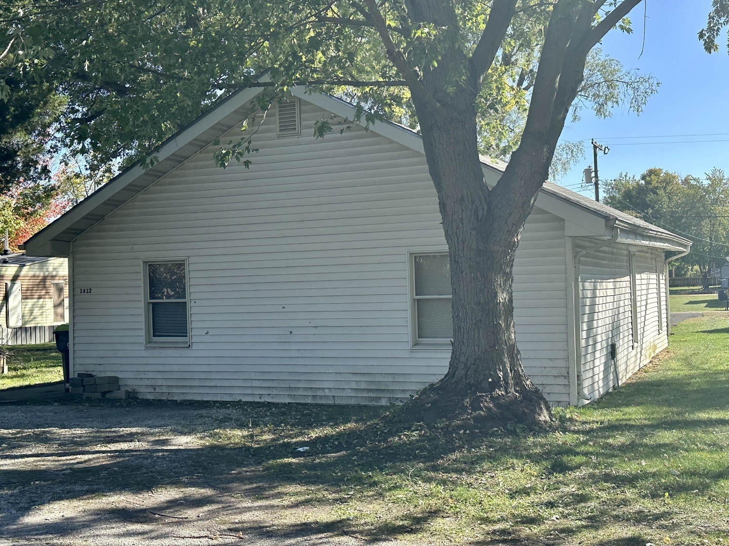 Property Photo:  1412 E North Street  IL 61727 