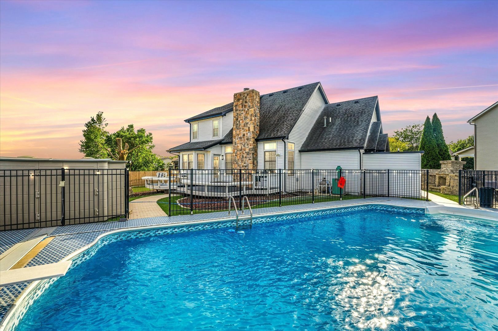Property Photo: 2501 Woodridge Place IL 61822