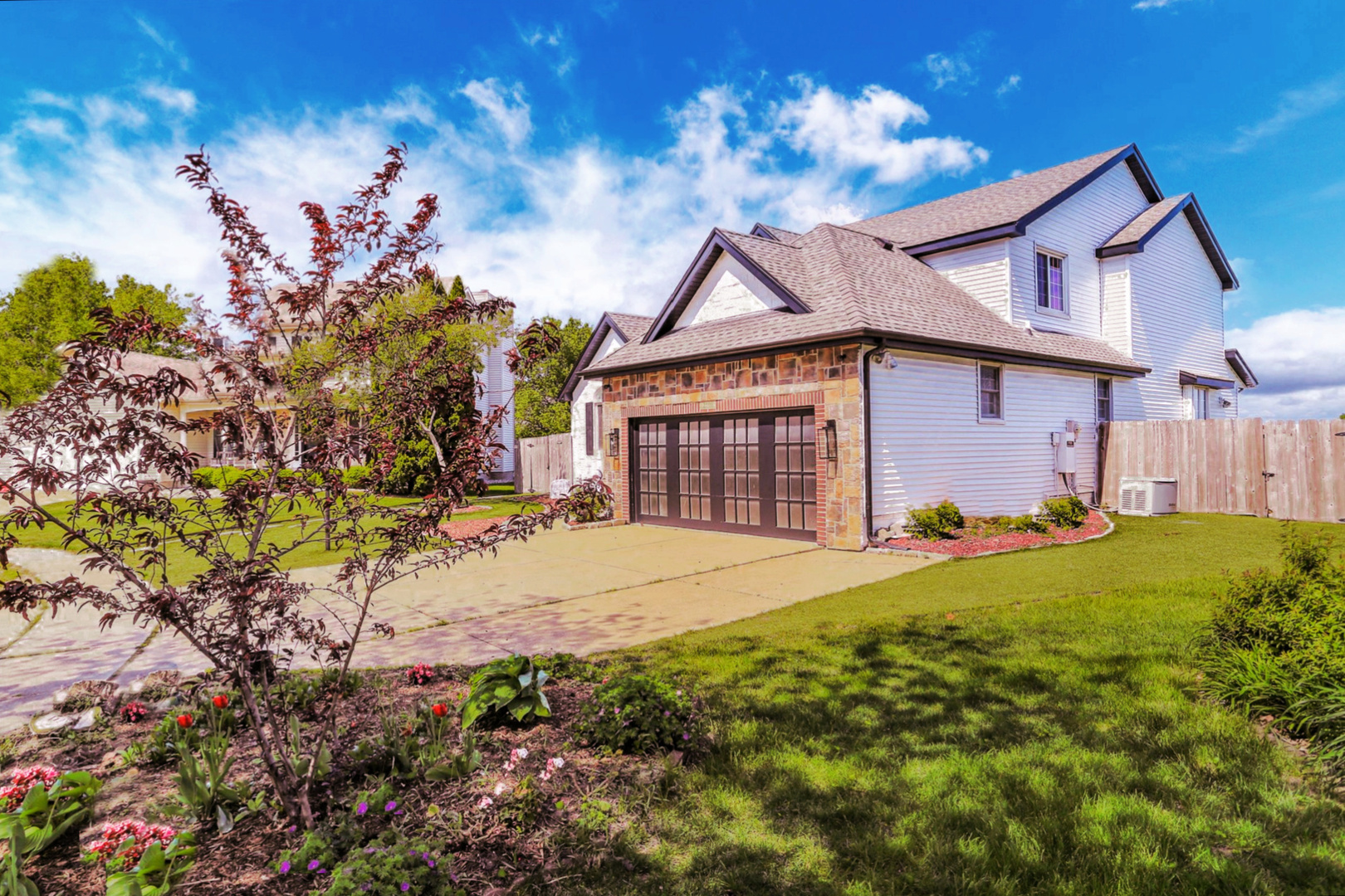 Property Photo: 2501 Woodridge Place IL 61822