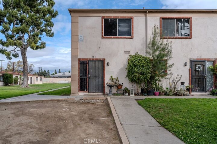 Property Photo:  1001 E Camile Street H1  CA 92701 