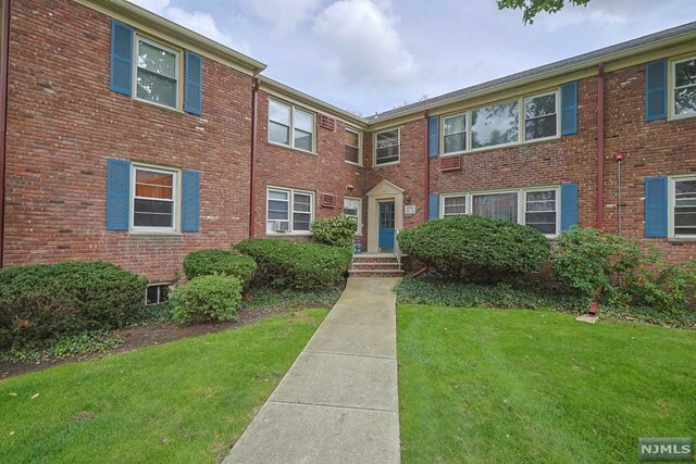 Property Photo:  24 Hutton Avenue  NJ 07052 