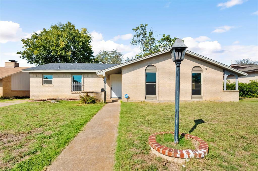 Property Photo:  407 Azalea Lane  TX 75137 