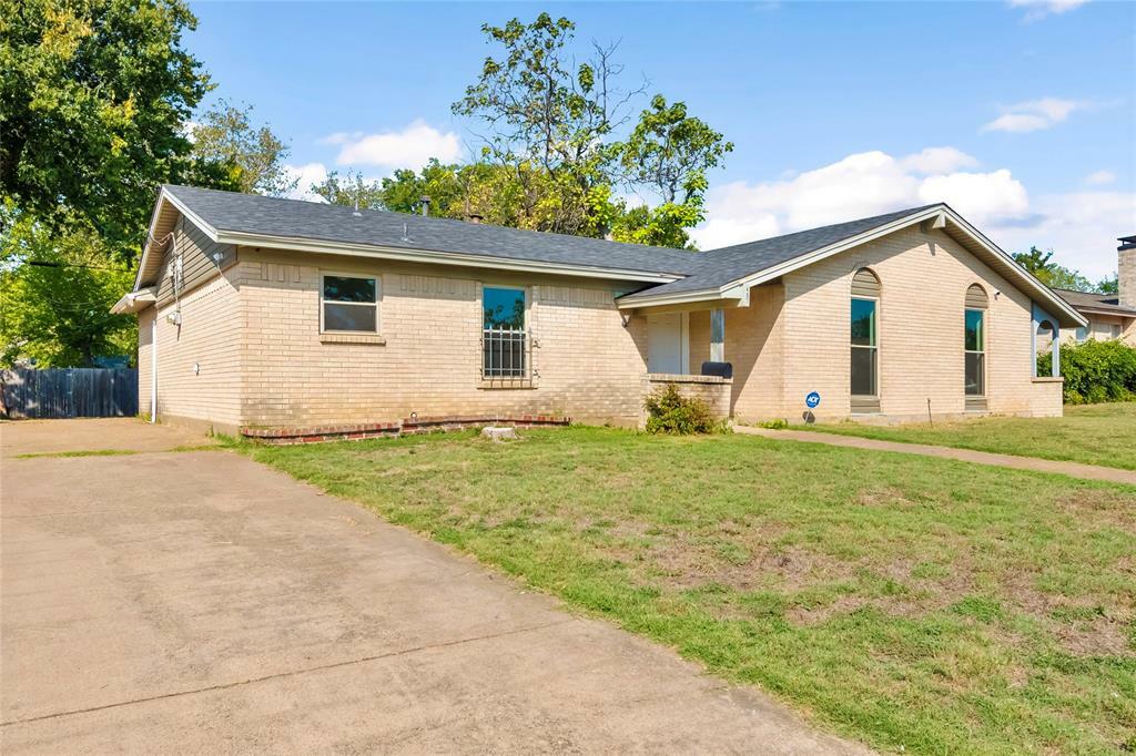 Property Photo:  407 Azalea Lane  TX 75137 