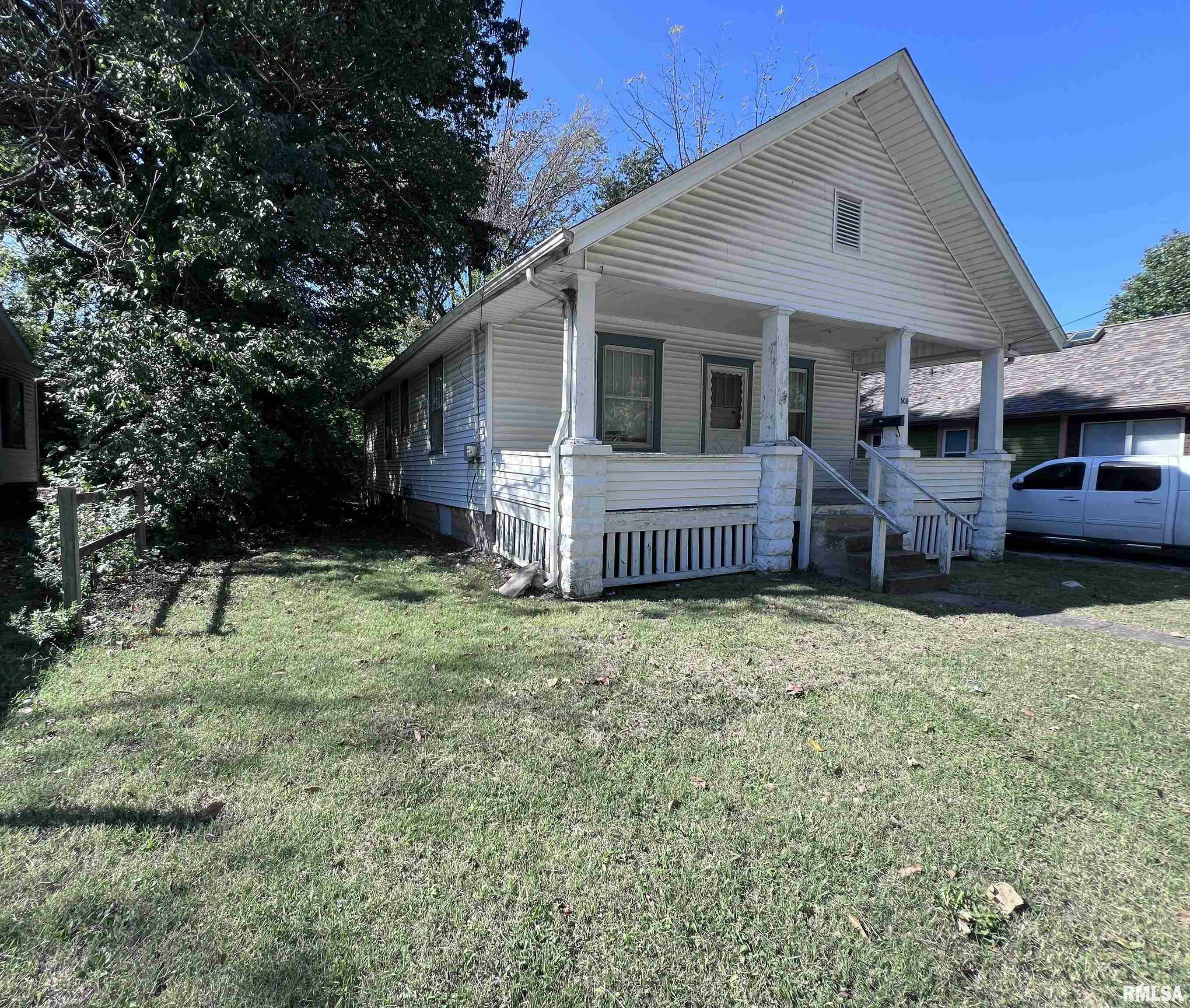 Property Photo: 308 S Forest Avenue IL 62901