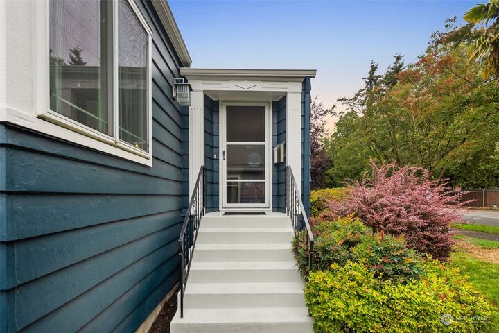 Property Photo:  6657 Ellis Avenue S  WA 98108 