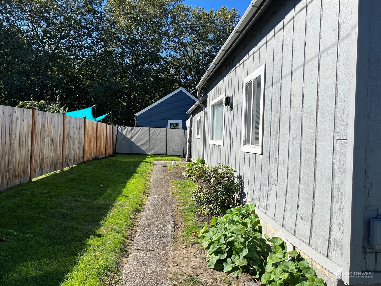 Property Photo:  1015 N 1st Street  WA 98057 