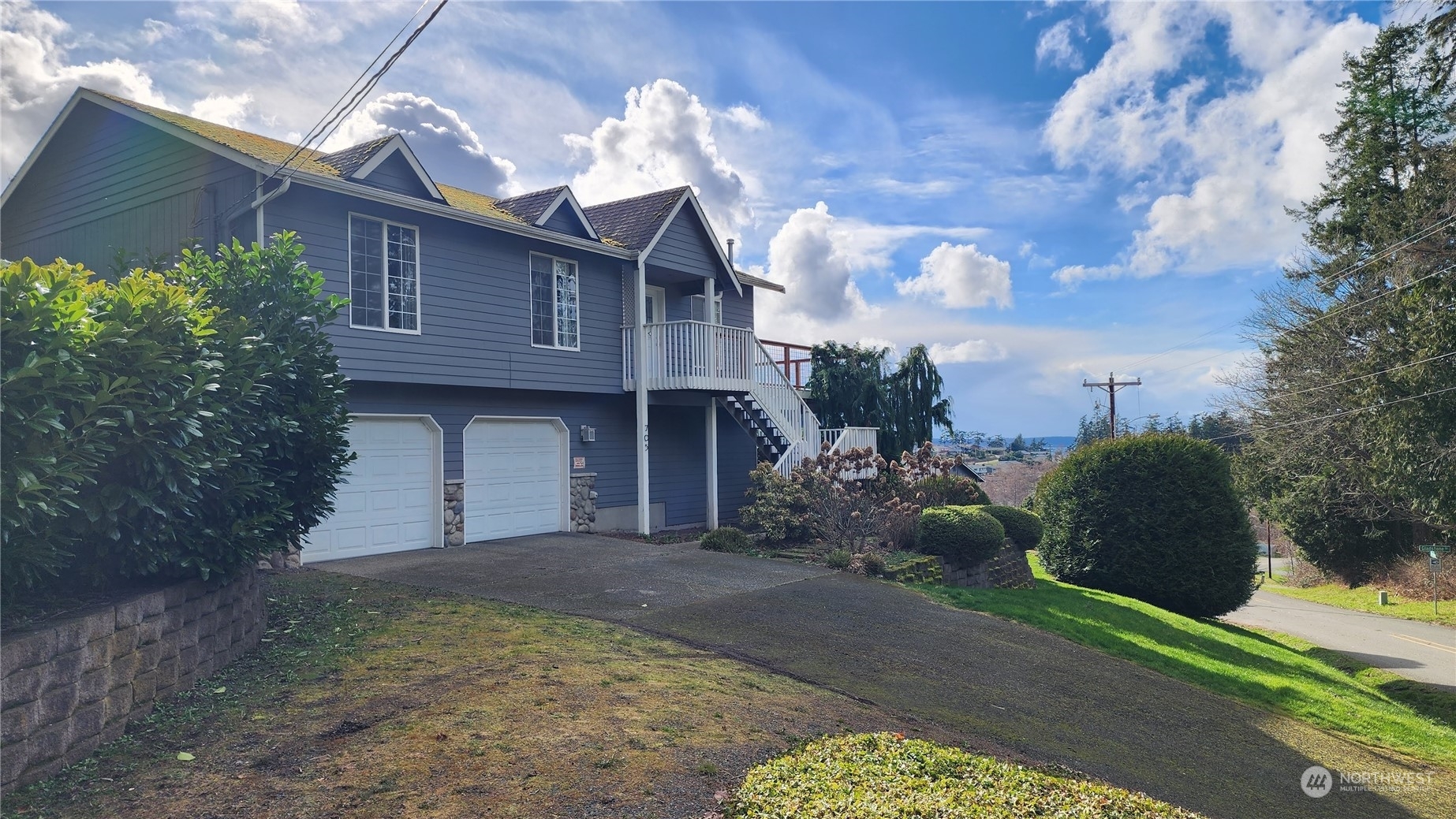 Property Photo:  705 Brokaw Road  WA 98282 