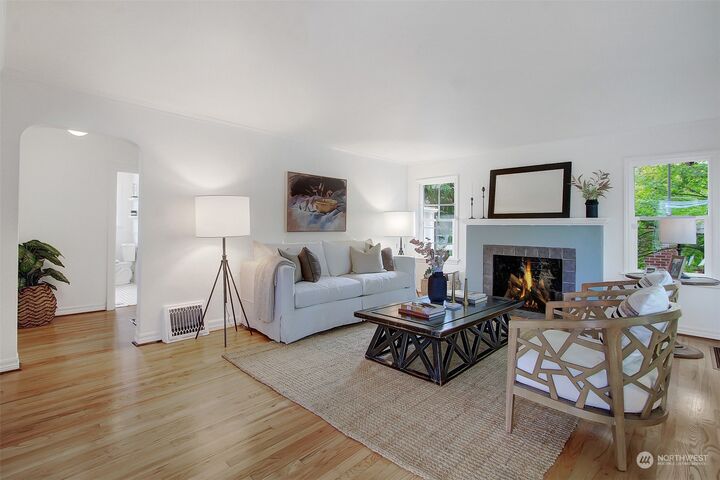 Property Photo:  1001 NW 67th Street  WA 98117 