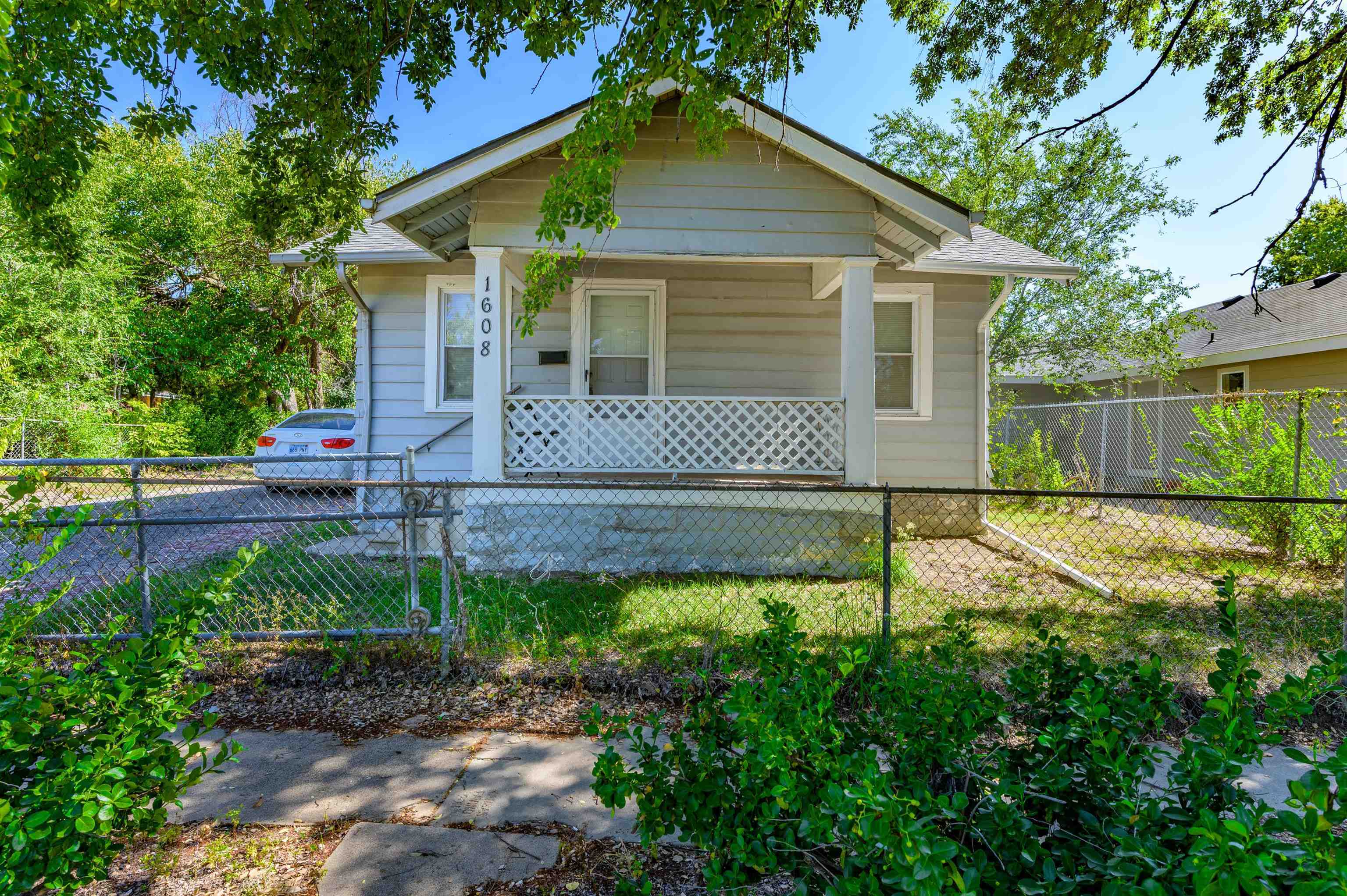 Property Photo:  1608 N Chautauqua Ave  KS 67214 