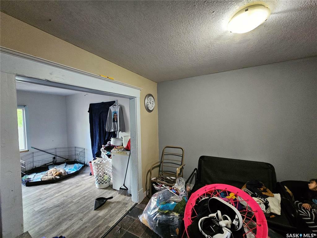 Property Photo:  118 F Avenue S  SK S7M 1S8 