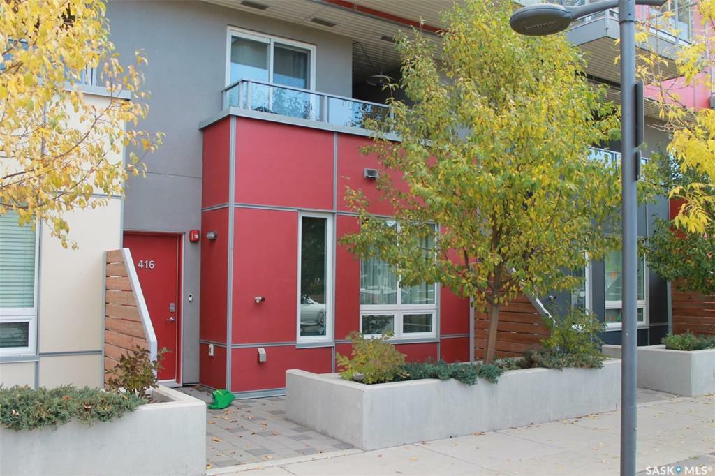 Property Photo:  416 C Avenue S  SK S7M 5N7 