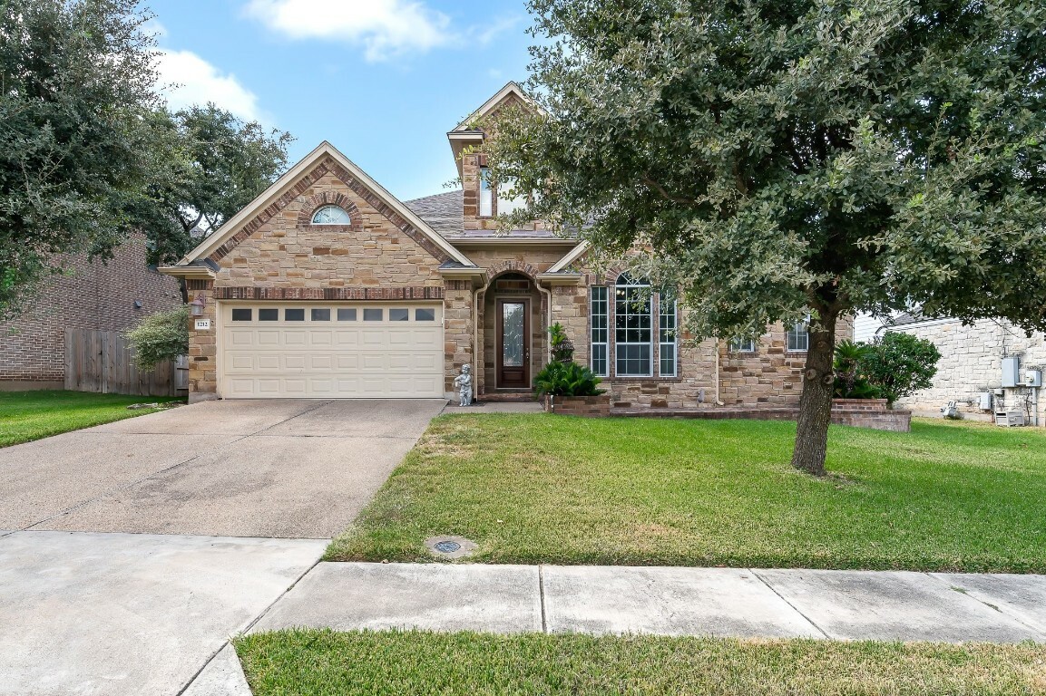 Property Photo:  1212 Pine Forest Circle  TX 78665 