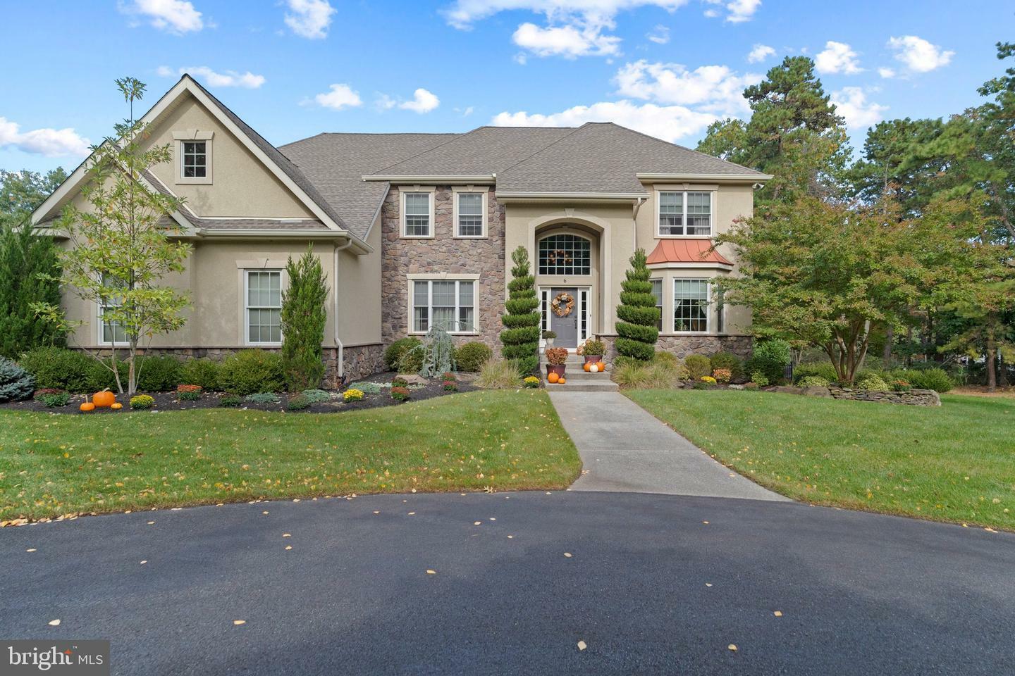 Property Photo:  6 Fox Hill Drive  NJ 08088 