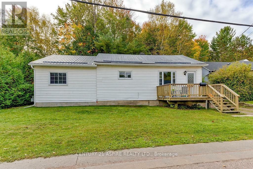 Property Photo:  1332 Victoria Street  ON K8H 2G1 