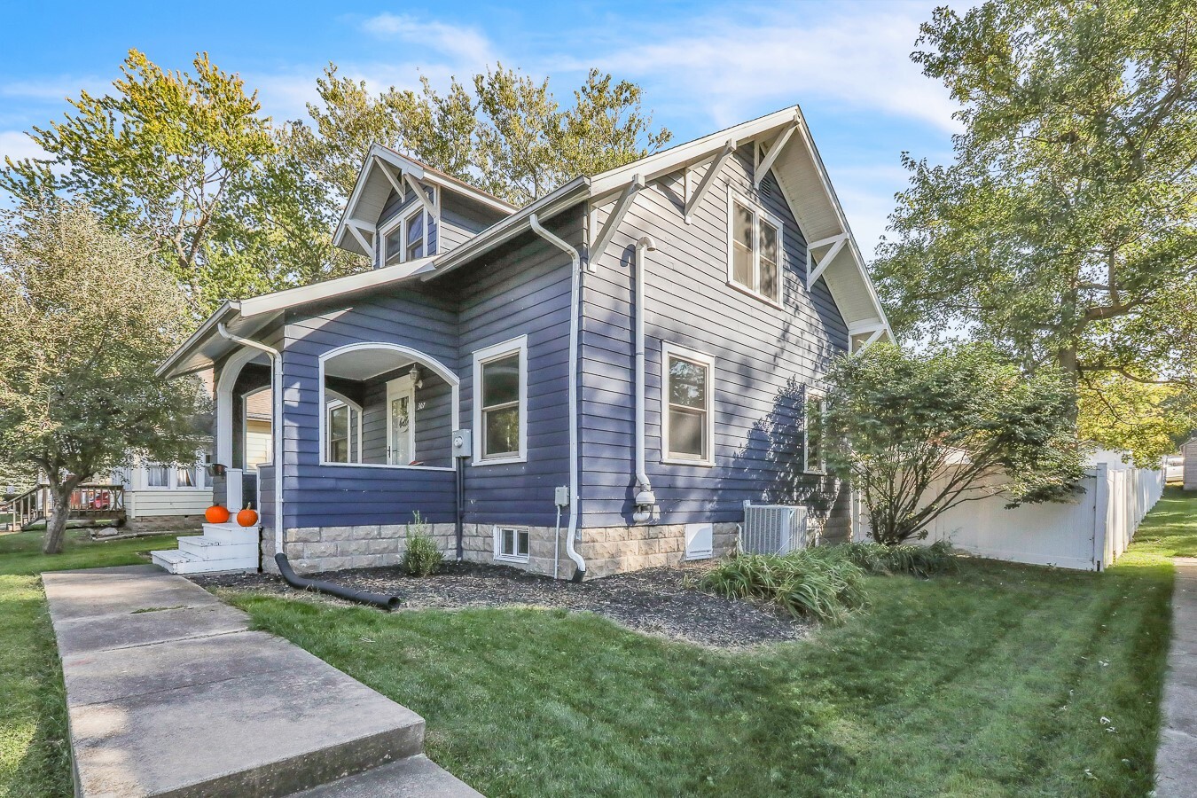 Property Photo:  307 Washington Street  IA 50219 