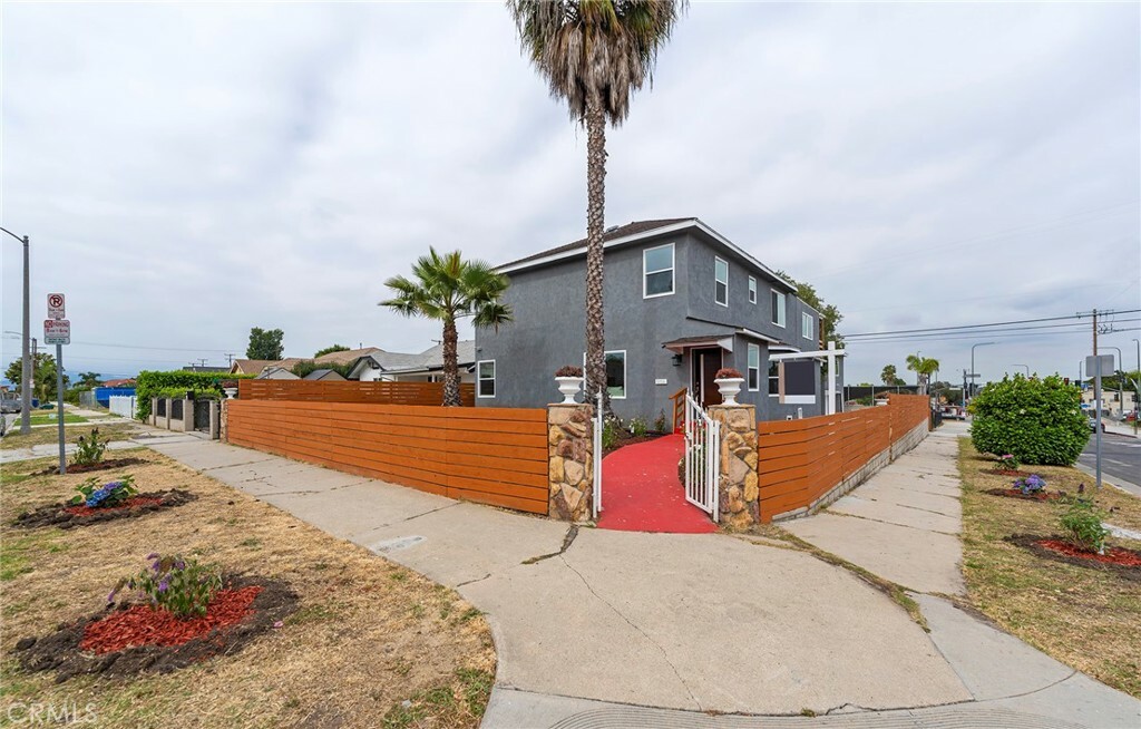 Property Photo:  5156 S Victoria Avenue  CA 90043 