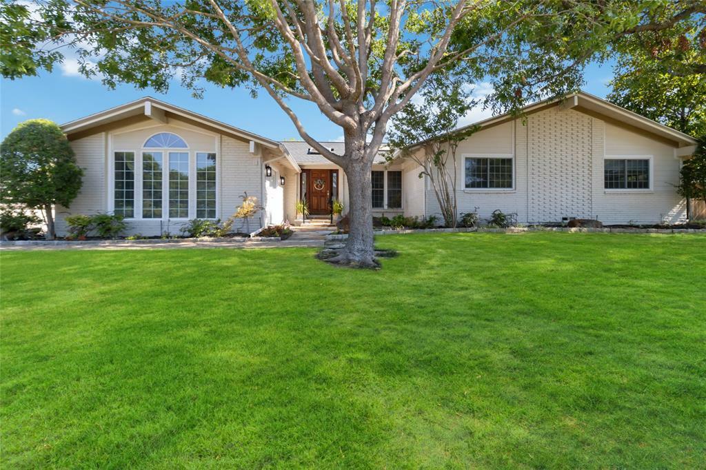 Property Photo: 1211 Cedar Ridge Road W TX 75032