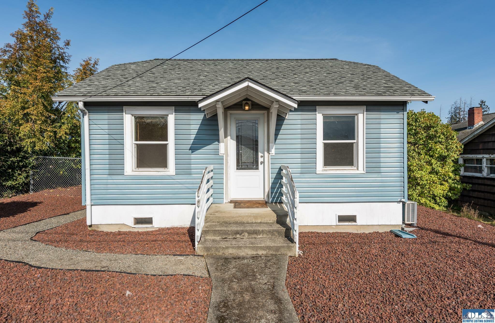 Property Photo:  1035 W Eighth Street  WA 98363 