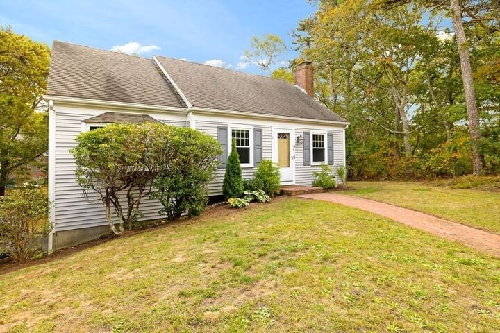 Property Photo:  7 Grist Mill Rd  MA 02645 