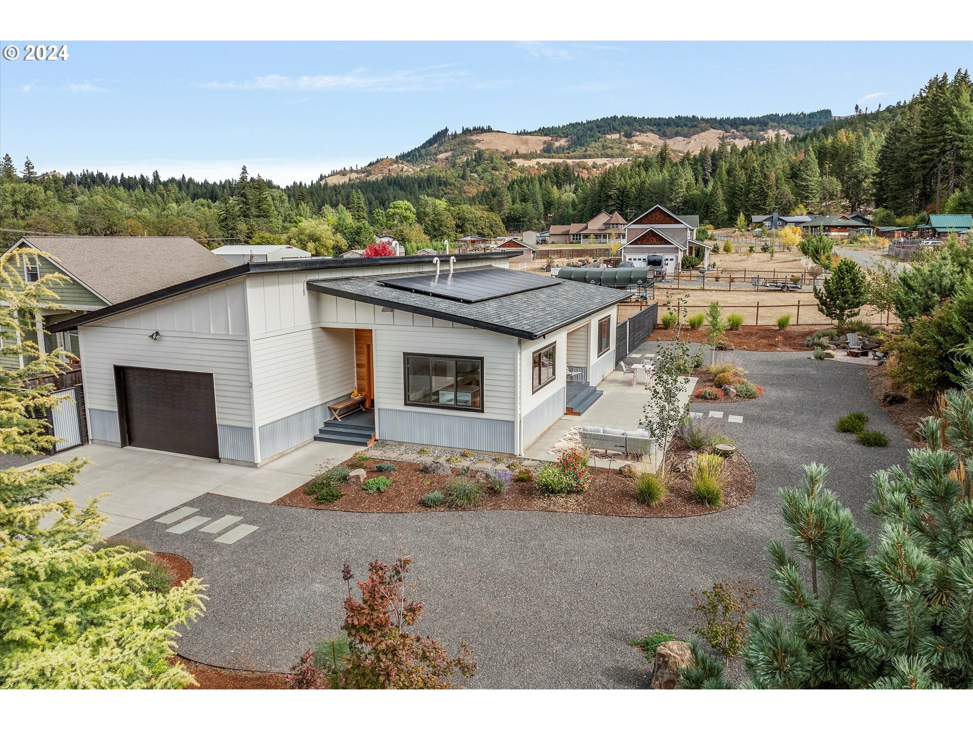 Property Photo:  2 Longbow Ct  WA 98672 