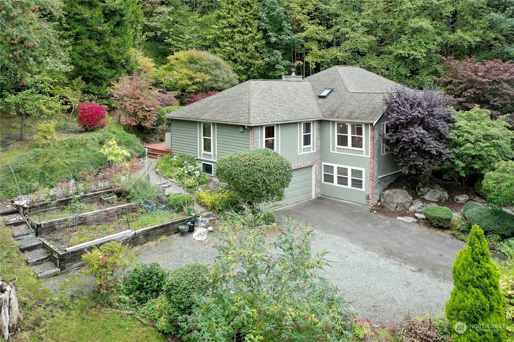 Property Photo:  10422 240th Place SE  WA 98027 