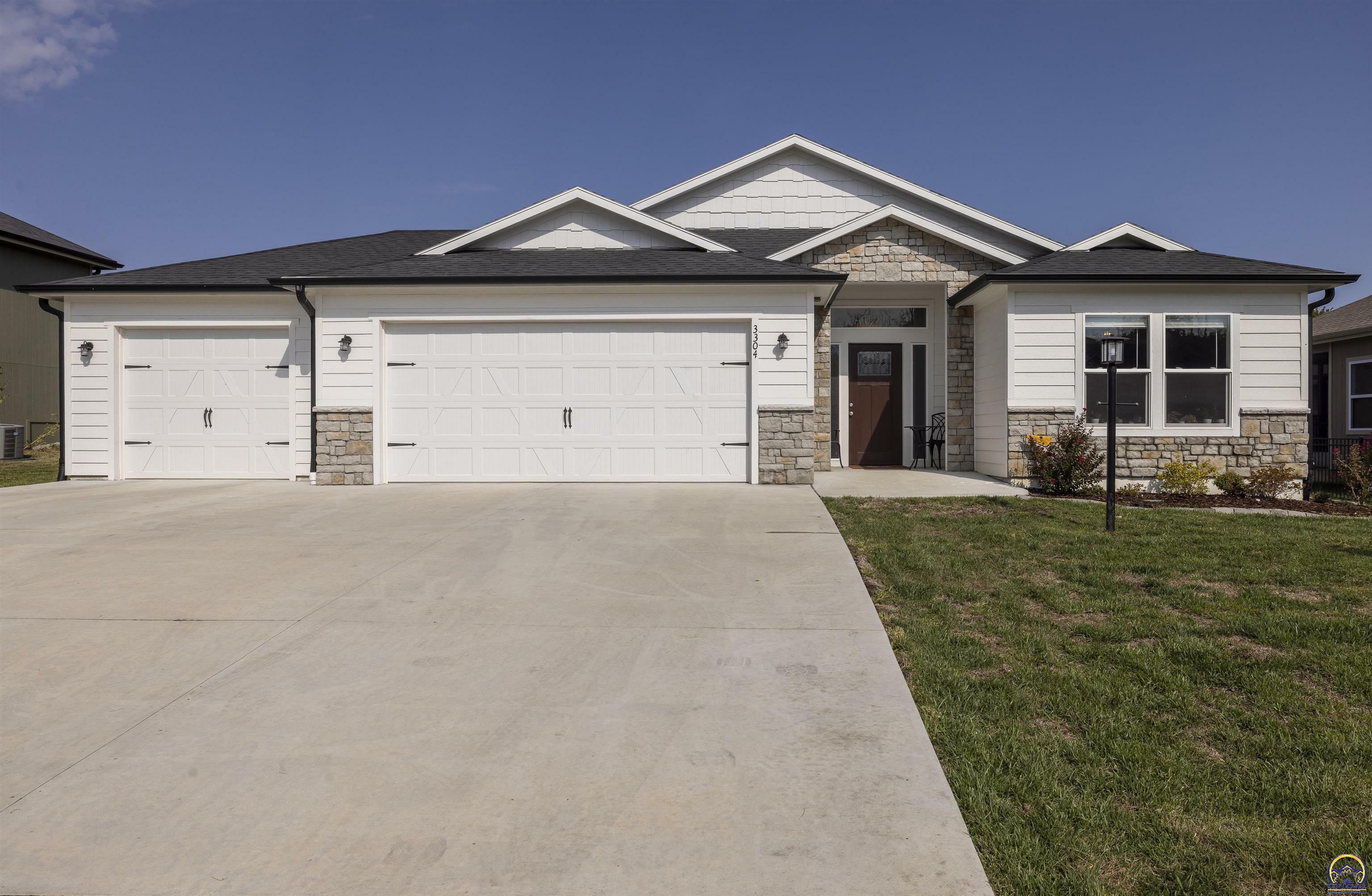 Property Photo: 3304 SE Blazing Star Dr KS 66609