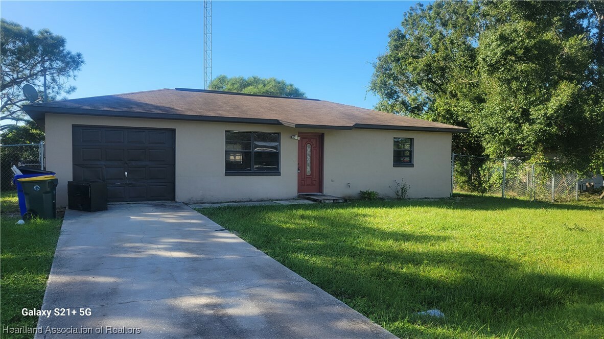 Property Photo:  1401 Crossview Street  FL 33852 