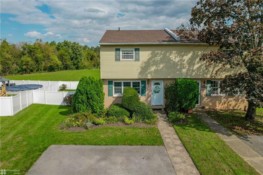 Property Photo:  205 Lockridge Lane  PA 18011 