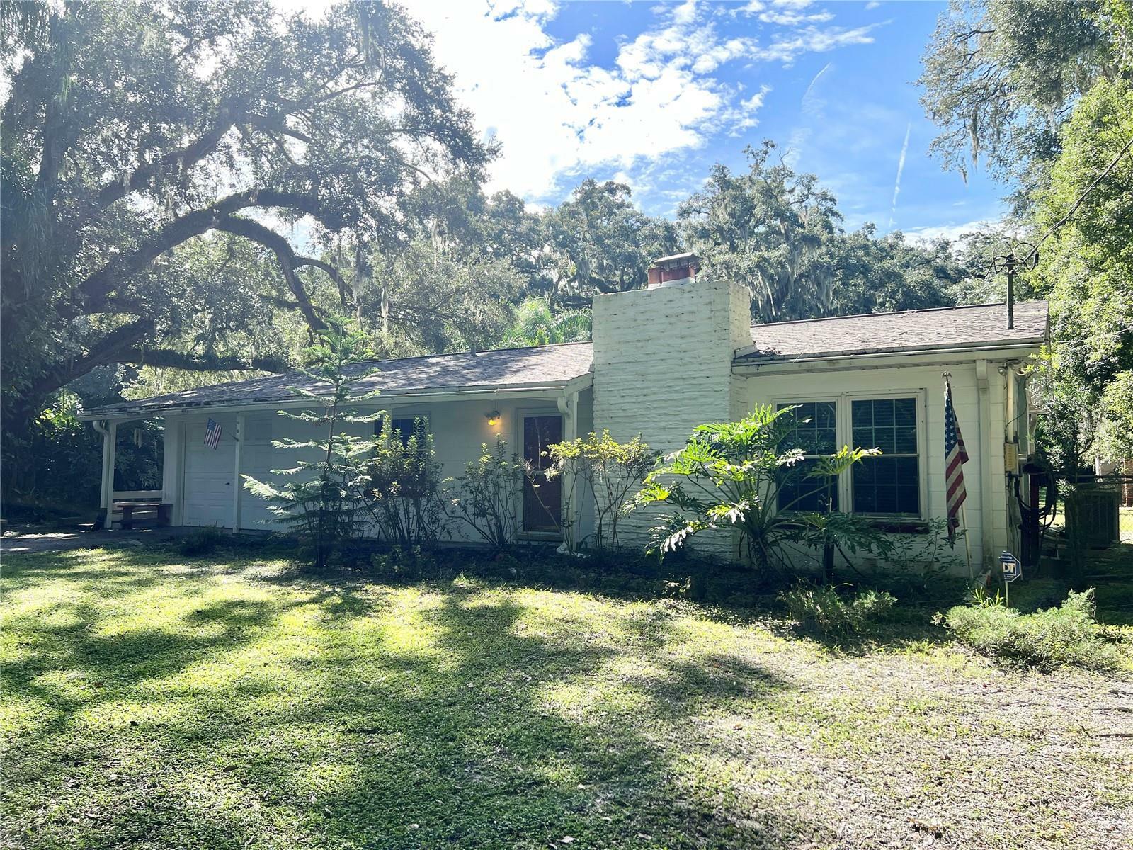 Property Photo:  1909 E Flora Street  FL 33610 