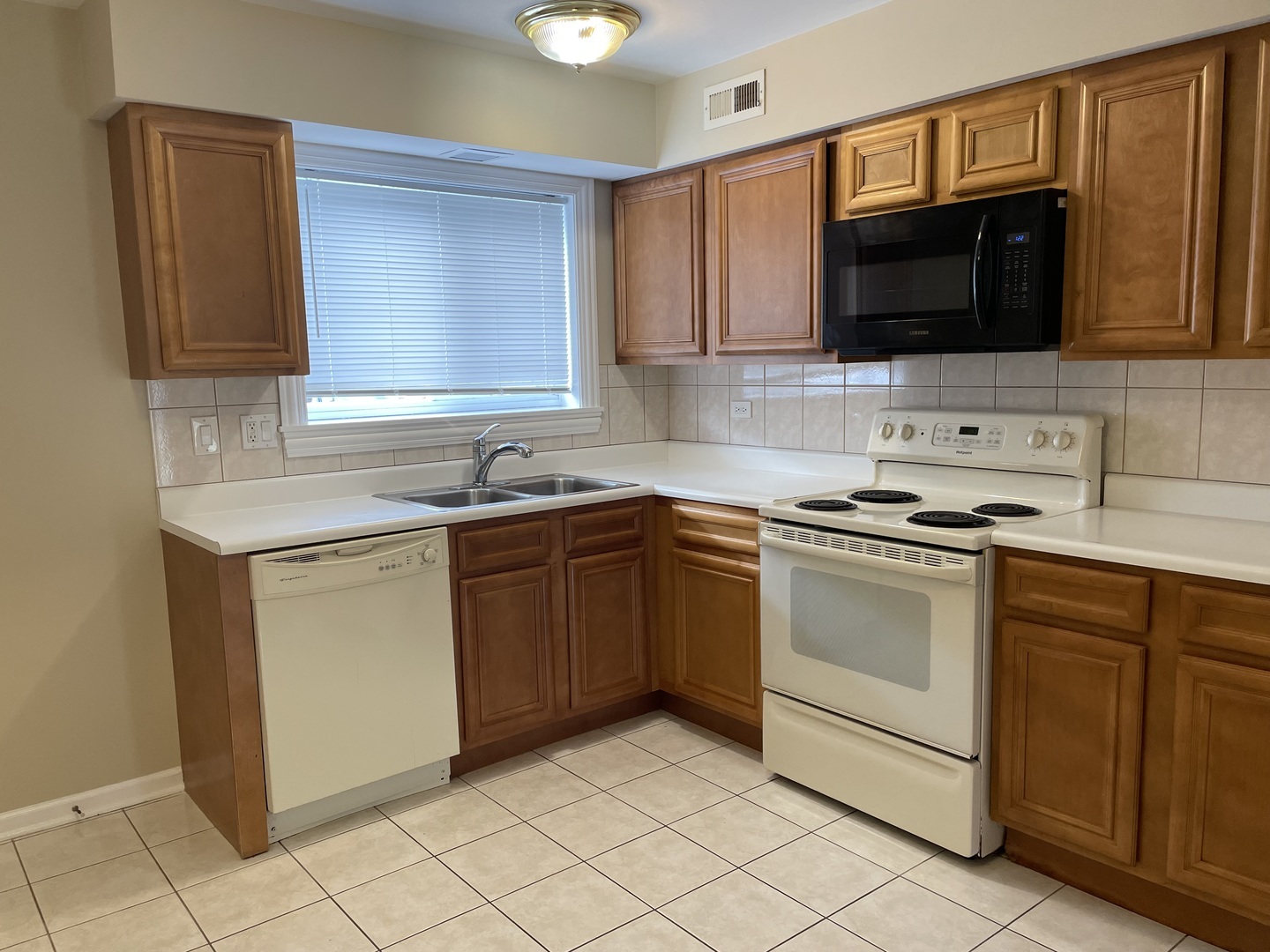 Property Photo:  9437 Bay Colony Drive 1N  IL 60016 