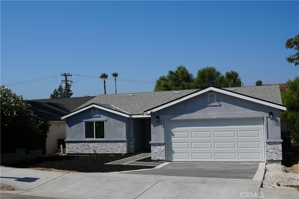 315 Davis Street  Lake Elsinore CA 92530 photo