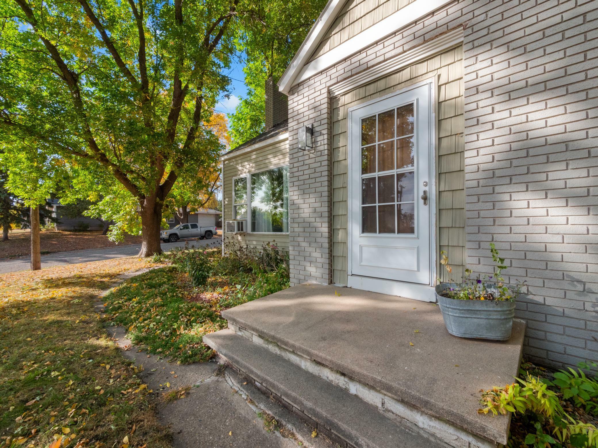 Property Photo:  600 E 7th Street  MN 56381 