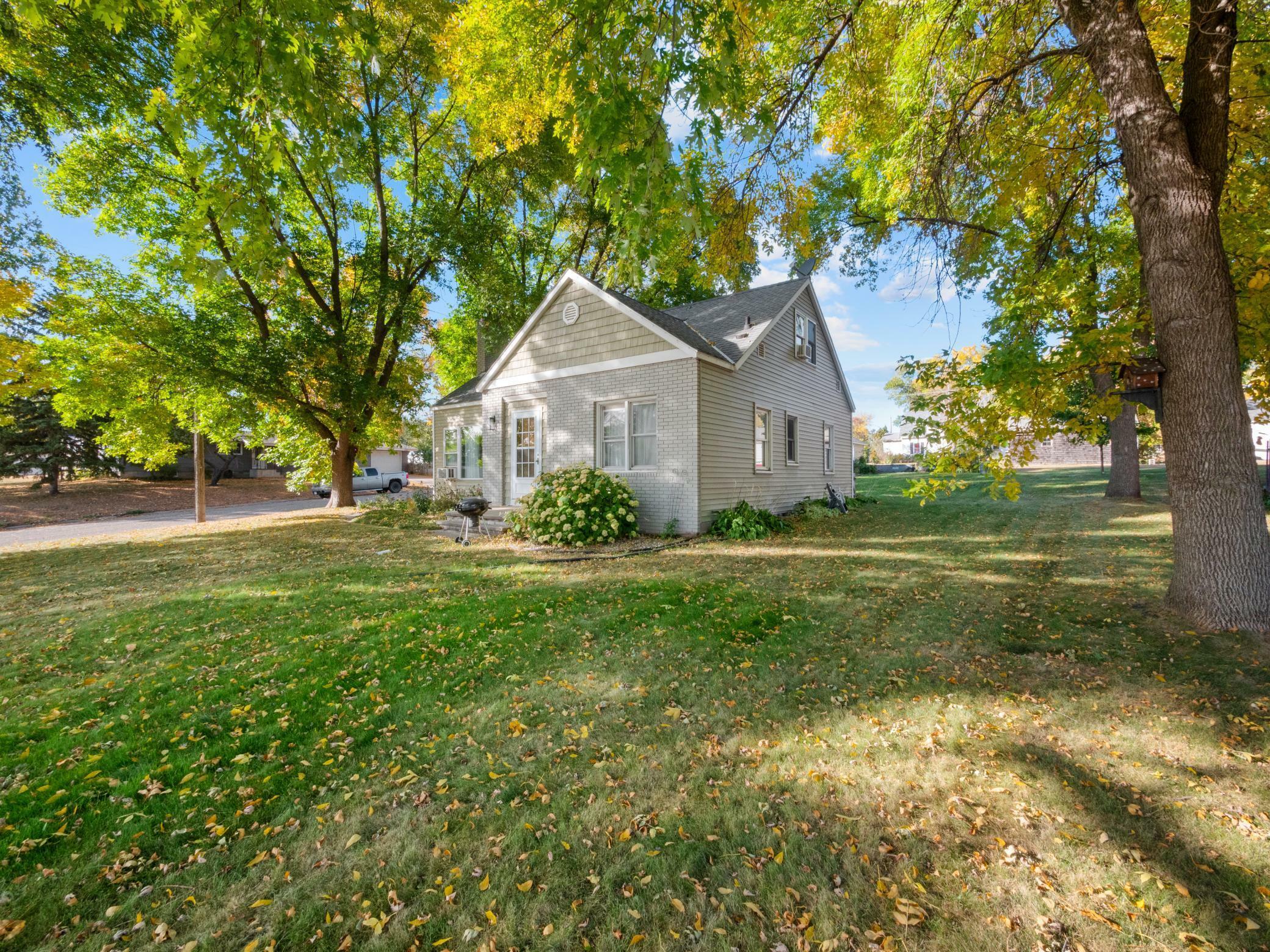 Property Photo:  600 E 7th Street  MN 56381 