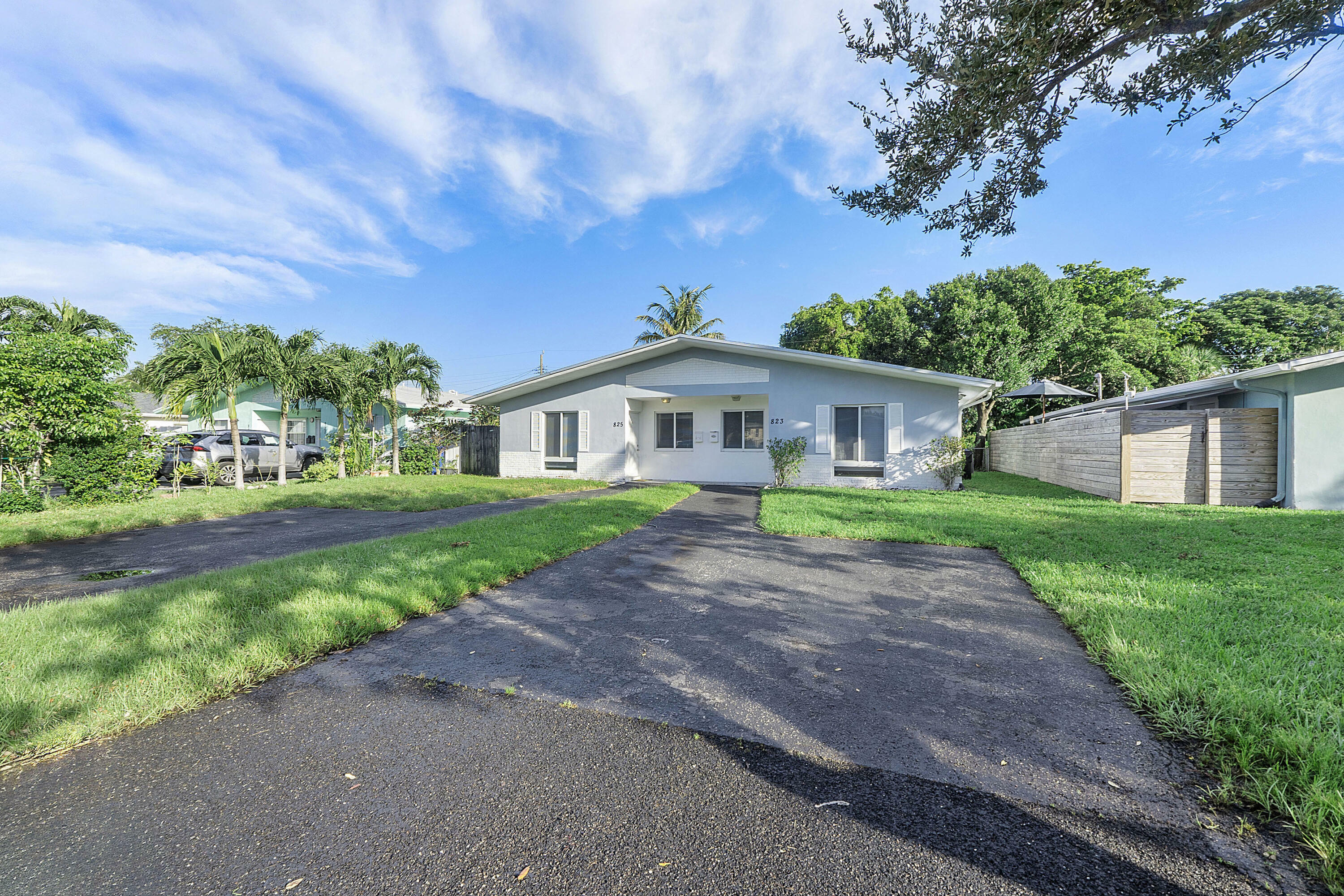 Property Photo:  823-825 SW 13th Street  FL 33315 