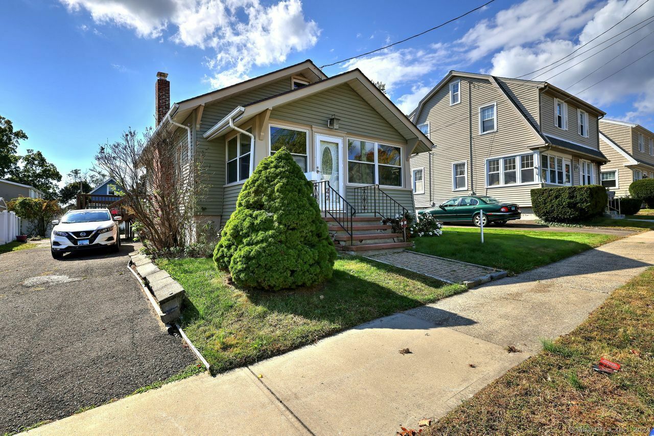 Property Photo:  22 Sumac Street  CT 06516 