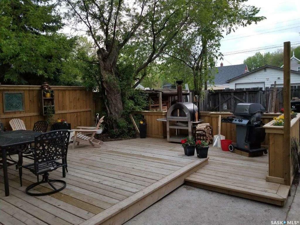 Property Photo:  635 I Avenue S  SK S7M 1Y7 