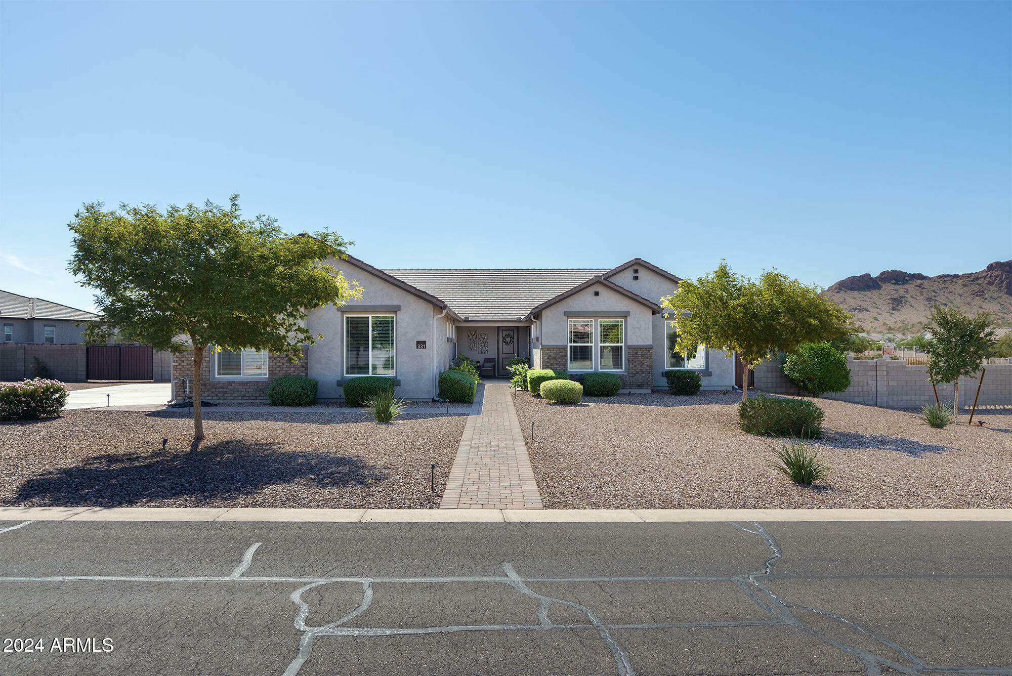 Property Photo:  331 W Dundy Street  AZ 85143 