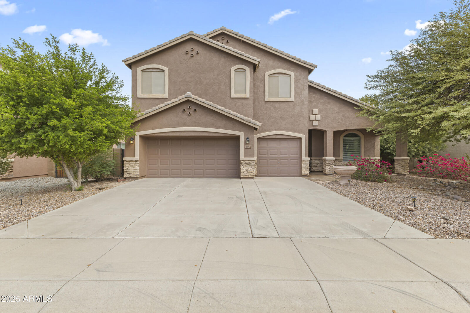Property Photo:  1542 E Chaparral Place  AZ 85122 
