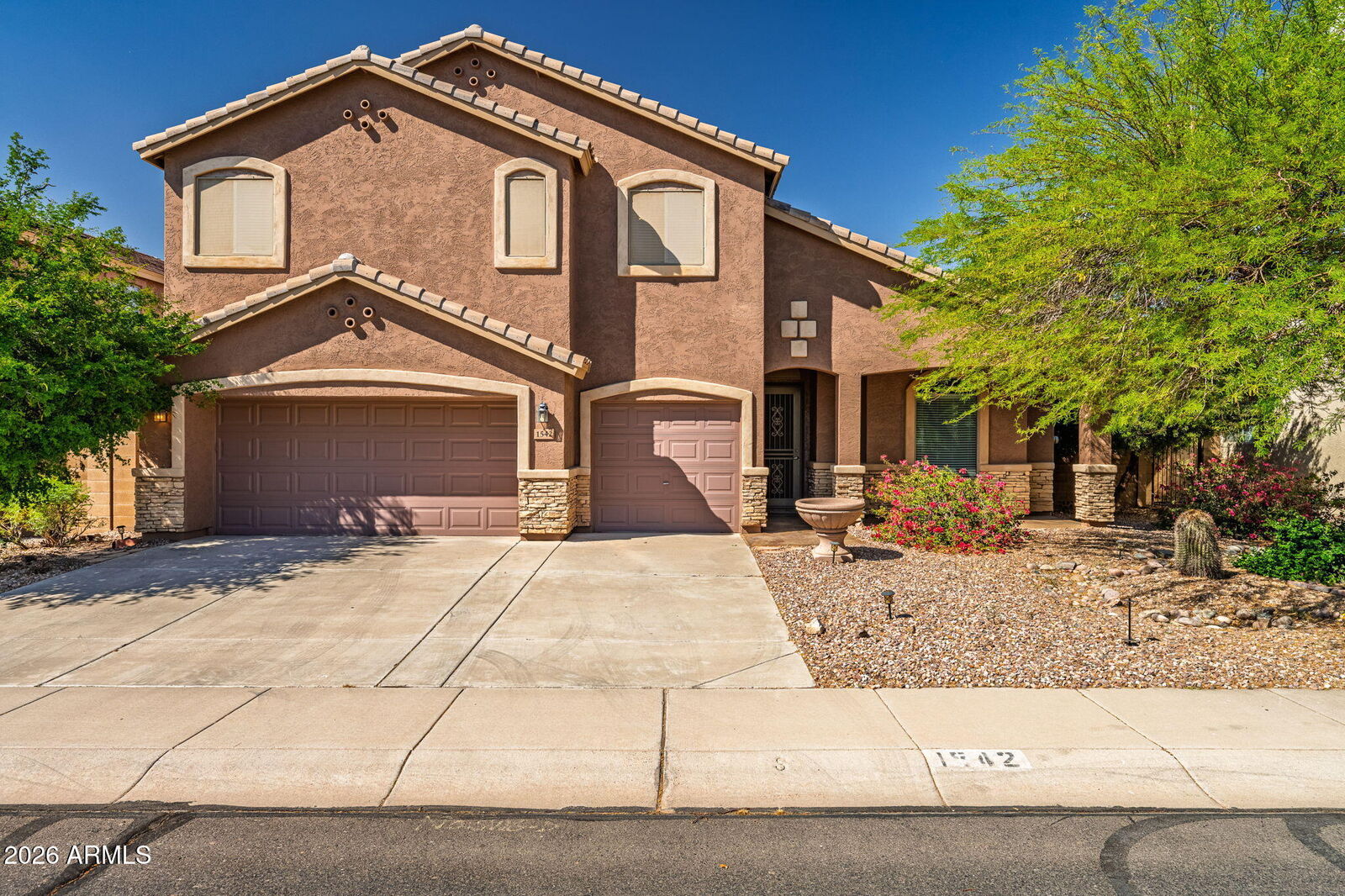 Property Photo:  1542 E Chaparral Place  AZ 85122 