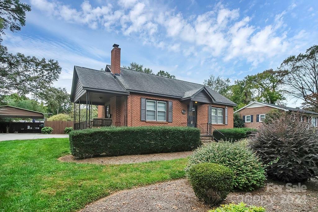 Property Photo:  612 Lowell Avenue  NC 28098 