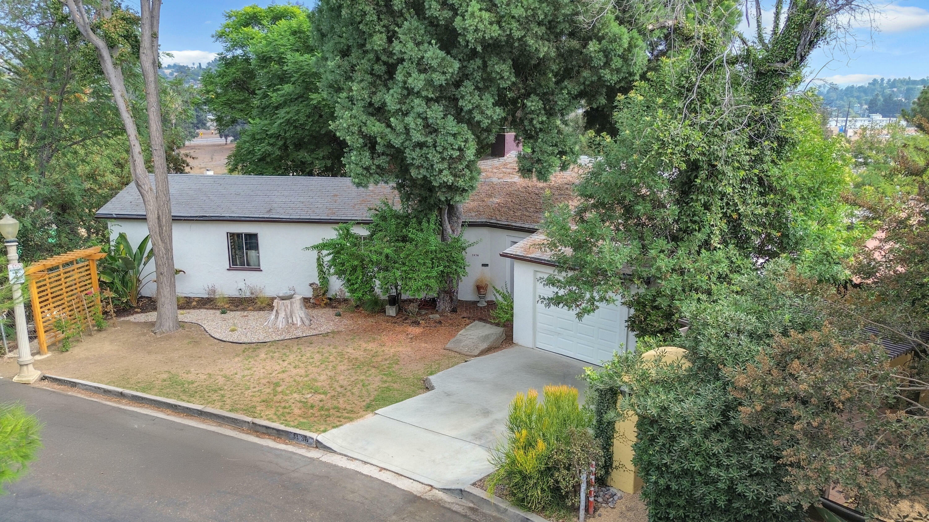 Property Photo:  3936 Roderick Road  CA 90065 