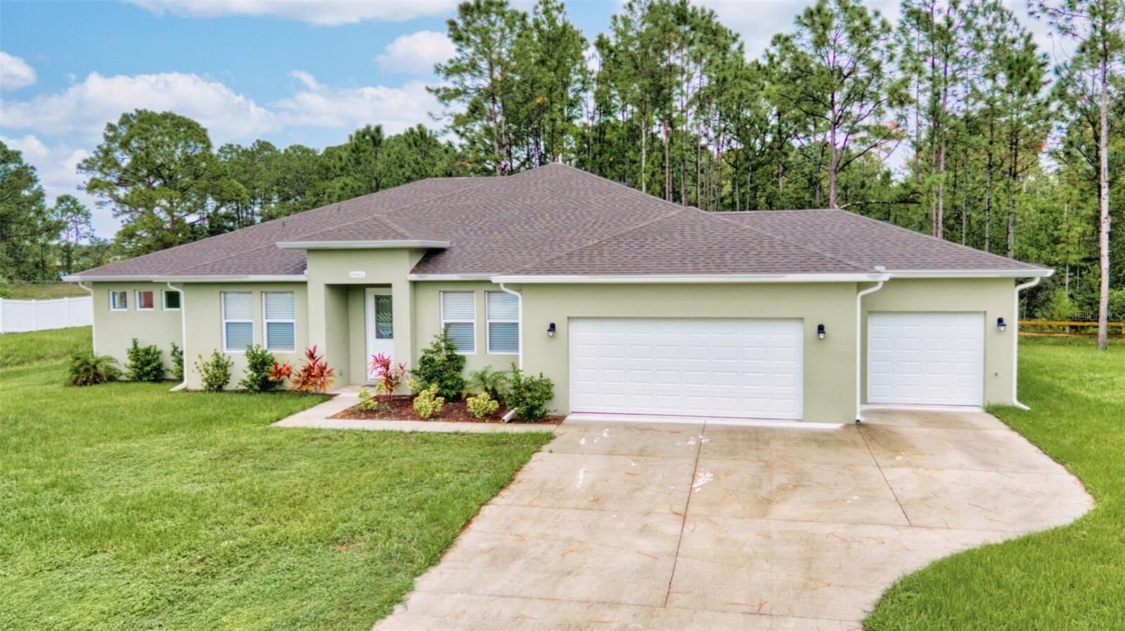 Property Photo:  19601 Lansdowne Street  FL 32833 