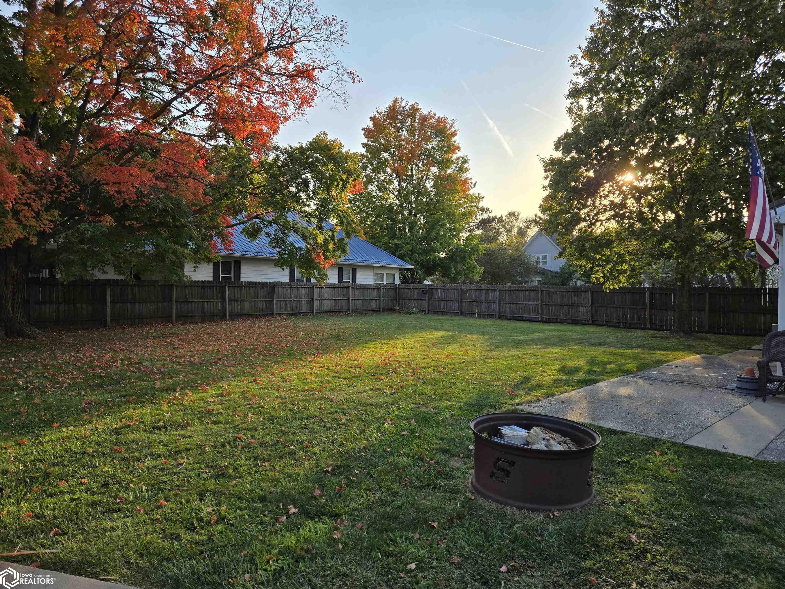 Property Photo:  114 Summer Street  IA 52655 